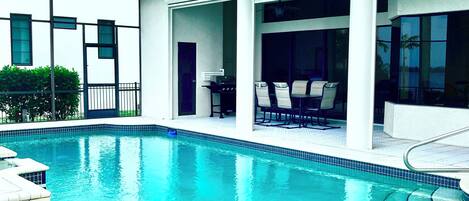 Piscine extérieure, piscine chauffée