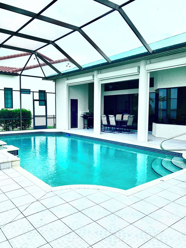 Piscine extérieure, piscine chauffée