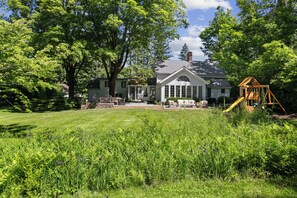 Exterior - Hat Shop House:  Charming Retreat in the Heart of New England.  Family friendly. (Bridgewater)