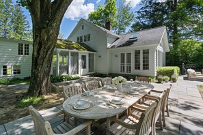 Outdoor dining - Hat Shop House:  Charming Retreat in the Heart of New England.  Family friendly. (Bridgewater)