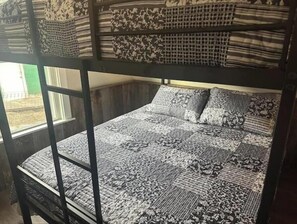 3 Schlafzimmer, Schreibtisch, Bügeleisen/Bügelbrett, kostenloses WLAN