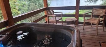 RiverBreeze Lodge on the Ohio/ Hot Tub Game Room