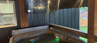 RiverBreeze Lodge on the Ohio/ Hot Tub Game Room