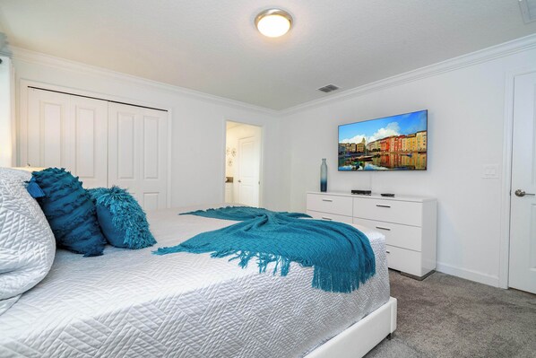 4 bedrooms, desk, iron/ironing board, travel crib