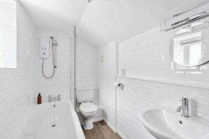 Haartrockner, Handtücher, Toilettenpapier