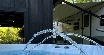 Private one-of-a-kind Camping experience! Hot Tub!