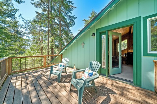 Quiet Area, Perfect Couples Retreat Nestled in the Trees, Large Deck