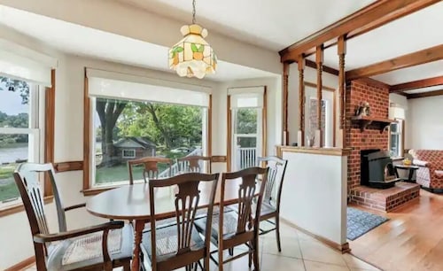 Stunning Waterfront Escape • 3 bedroom Haven for 6