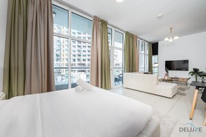 In-room safe, iron/ironing board, free WiFi, bed sheets - Charming Studio Apartment at Bay Square - 09, Business Bay by Deluxe Holiday Homes (Dubai)