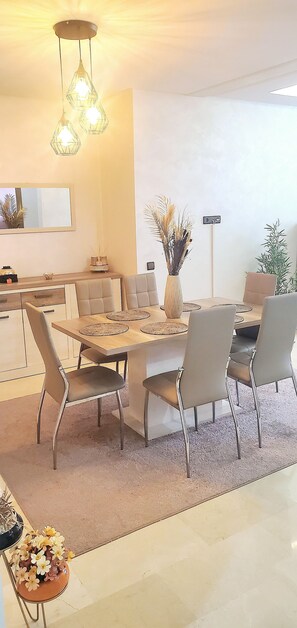 Dining - Accommodation close to all amenities (Marrakesh)