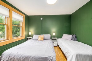 9 habitaciones, escritorio y tabla de planchar con plancha 