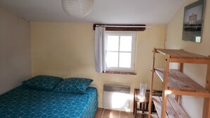 11 bedrooms, iron/ironing board, bed sheets