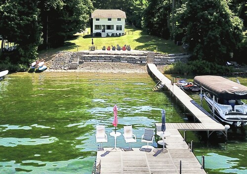 3 Bedroom Cottage on Owasco Lake. Eastside and Pet Friendly! 