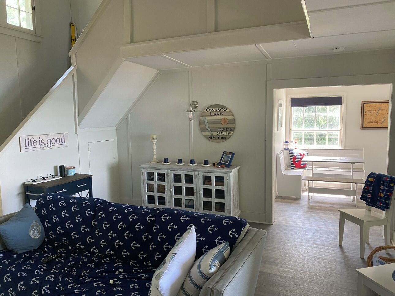 Smart-TV, DVD-Player, Stereoanlage