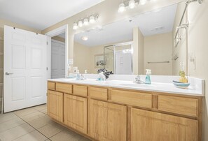 Towels - Ariel Dunes II 708 *Stunning Beach Views*Pools* (Miramar Beach)
