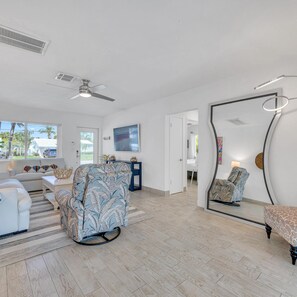 Interior - Waterfront Bungalow Heated Pool Pineapple Key (Fort Lauderdale)