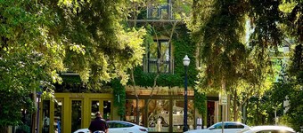 Healdsburg Plaza Charmer w/ Hot Tub!