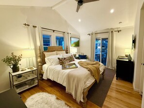 2 Schlafzimmer, Schreibtisch, Bügeleisen/Bügelbrett, Reisekinderbett