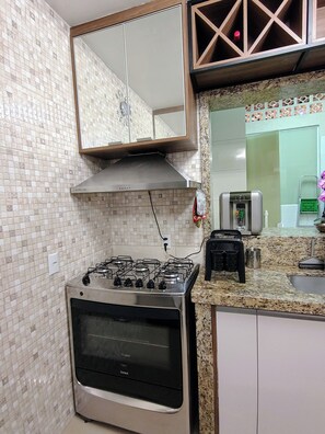 Frigorífic, microones, forn i placa de cuina