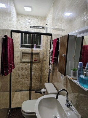 Hair dryer, towels, toilet paper - Melhor Aconchego de Hortolandia (Jardim Sao Bento Hortolândia)