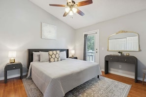 2 bedrooms, free WiFi, bed sheets - Southern Charmer|Private Backyard|Walk to Downtown (Saint Augustine)