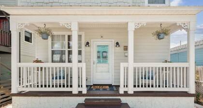 Southern Charmer|Private Backyard|Walk to Downtown