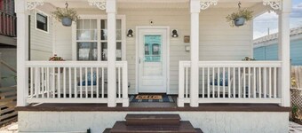 Southern Charmer|Private Backyard|Walk to Downtown