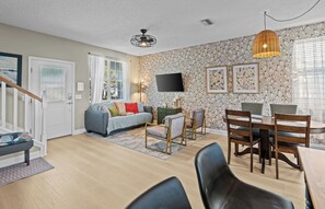 Smart TV - Southern Charmer|Private Backyard|Walk to Downtown (Saint Augustine)