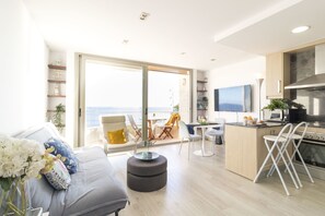TV - Breathe, 100% Mediterranean. Mandala apARTments (Calafell)