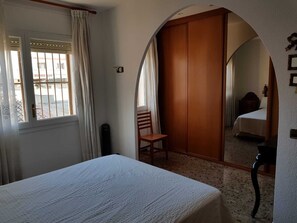 3 間睡房、熨斗/熨衫板、上網、床單