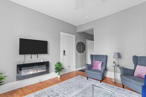 Egyptian cotton sheets, premium bedding, memory foam beds - Windsor Manor   (Windsor)