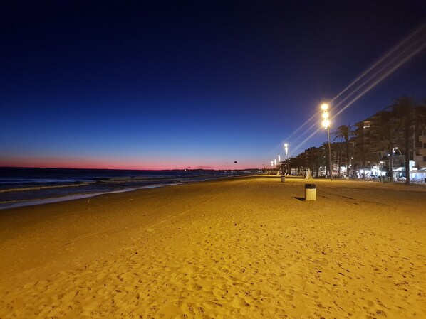 Una spiaggia nelle vicinanze