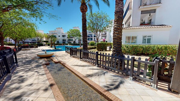 صورة غير مصنفة، 1 من 22، زرّ