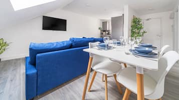 Economy Apartment, 1 Bedroom | In-room dining