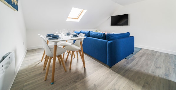 Economy Apartment, 1 Bedroom | In-room dining - Modern Town Center Apartments Aldershot (Aldershot)