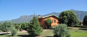 Exterior - Apartment in villa 15 km from the sea, sleeps 3 with large private garden (Iglesias)