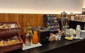 Free daily buffet breakfast