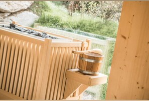 Sauna, hot tub, steam room