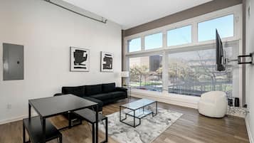 Deluxe Apartment, 2 Bedrooms, Non Smoking, 2 Bathrooms | Living area | Smart TV, fireplace