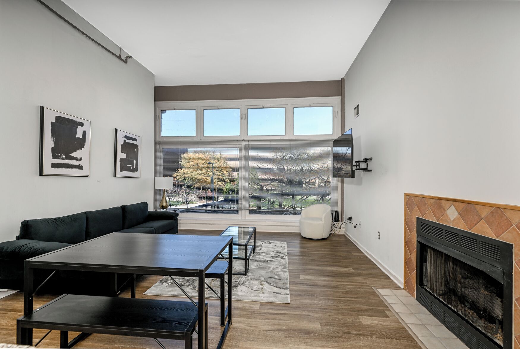 Deluxe Apartment, 2 Bedrooms, Non Smoking, 2 Bathrooms | Living area | Smart TV, fireplace