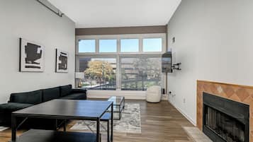 Deluxe Apartment, 2 Bedrooms, Non Smoking, 2 Bathrooms | Living area | Smart TV, fireplace
