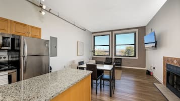 Deluxe Apartment, 2 Bedrooms, Non Smoking, Kitchen | Private kitchen | Full-size fridge, microwave, stovetop, coffee/tea maker