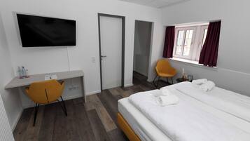 Quarto casal clássico | Escrivaninha, Wi-Fi de cortesia, roupa de cama