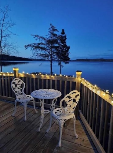 Skipper's View Cottage by the Sea - Pet Friendly!