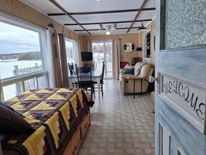 1 soverom, skrivebord, strykejern/-brett og wi-fi (inkludert)