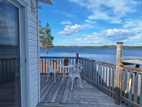 Skipper's View Cottage by the Sea - Pet Friendly!