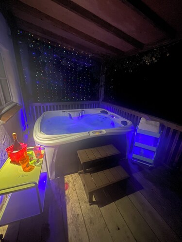 Quirky and Unique Farm House; A Perfect Writers Retreat