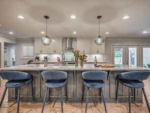 Fridge, microwave, oven, stovetop - Heart of Midtown Gem - Pickleball Court - Putting Green - 5 Bedrooms (Tulsa)