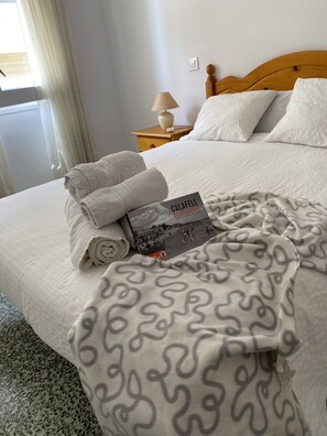 4 chambres, fer et planche à repasser, Wi-Fi gratuit, draps fournis