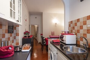 Mikrowelle, Ofen, Herdplatte, Geschirrspüler